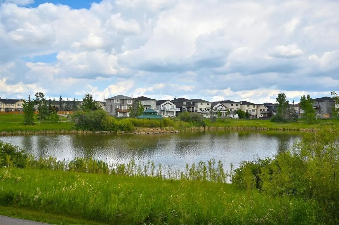 52-3 Bed Suite On Lake Central Ac By Airport Calgary 0*,