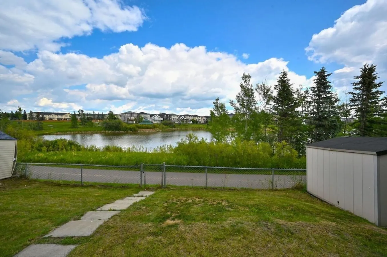 52-3 Bed Suite On Lake Central Ac By Airport Calgary Canada