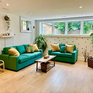  Apartment Boho-chic Spacious Basement Canada