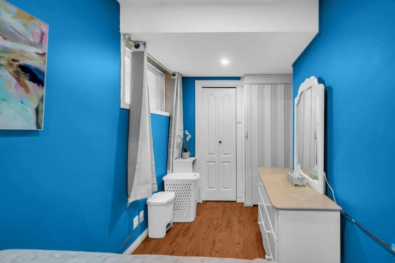 아파트 52-3 Bed Suite On Lake Central Ac By Airport YYC