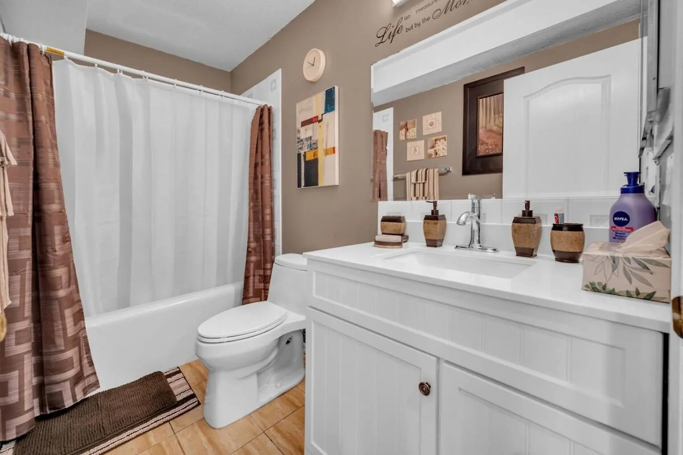 52-3 Bed Suite On Lake Central Ac By Airport Calgary Canada