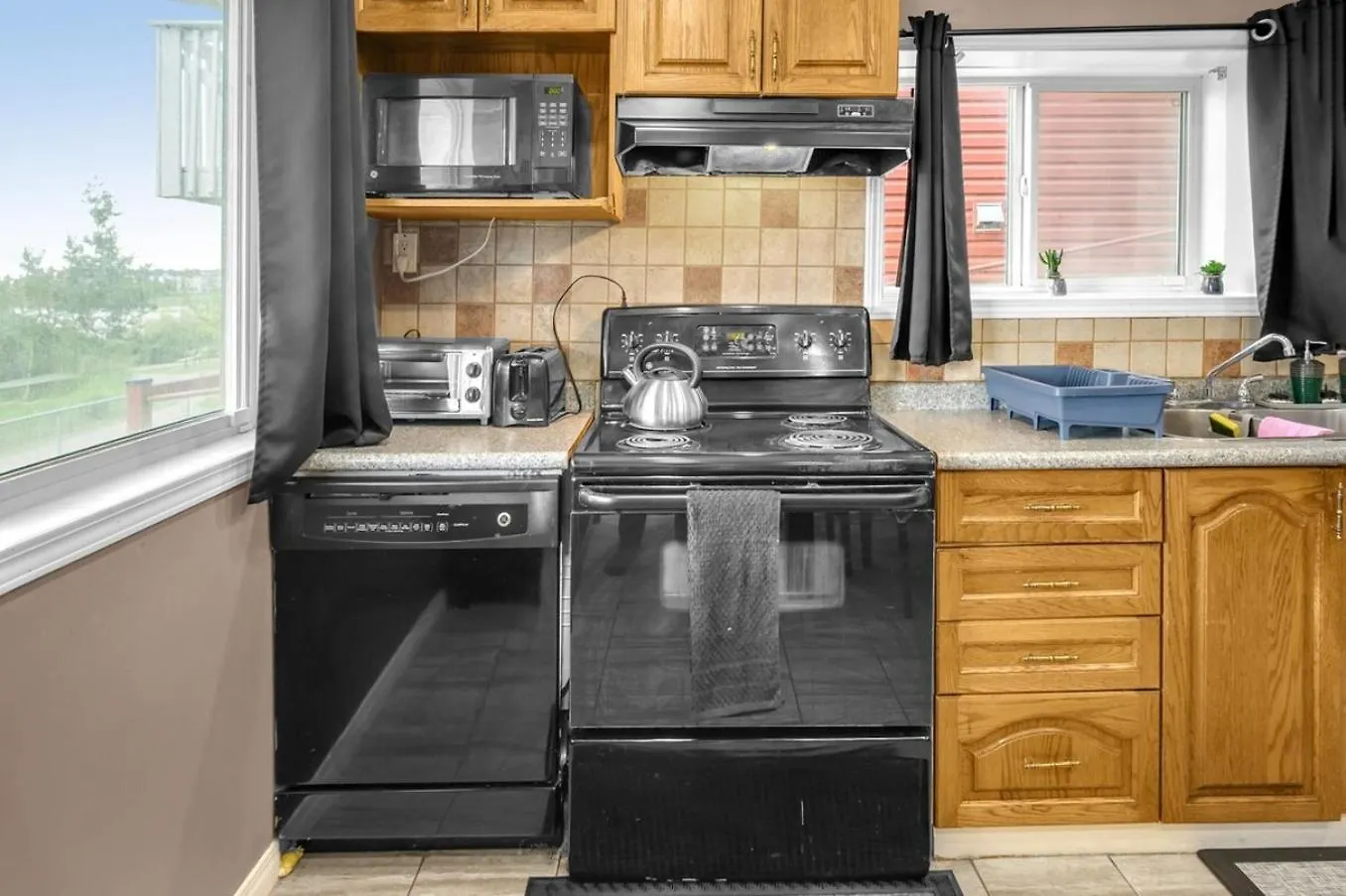 52-3 Bed Suite On Lake Central Ac By Airport YYC
