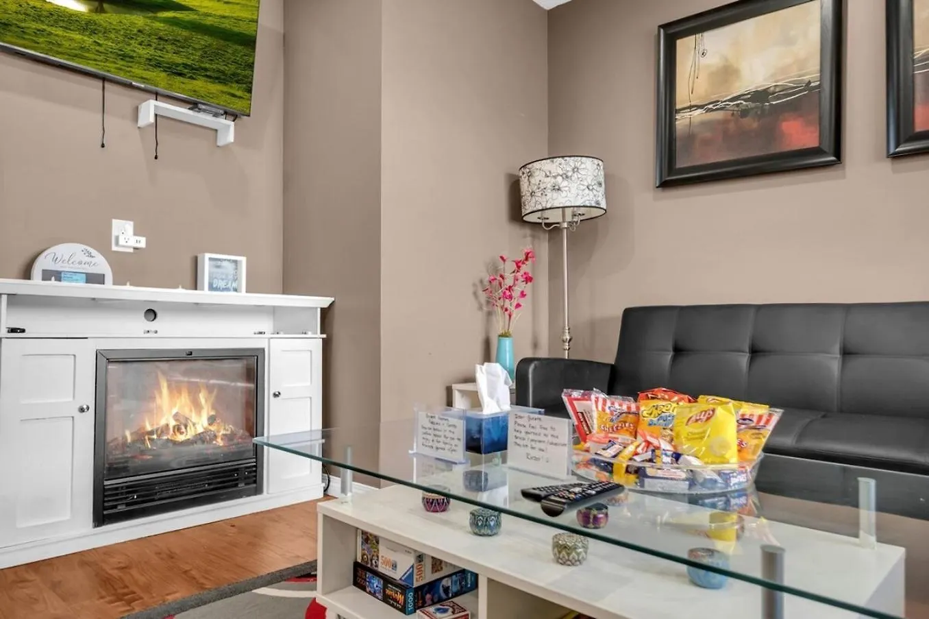 Apartment 52-3 Bed Suite On Lake Central Ac By Airport Calgary