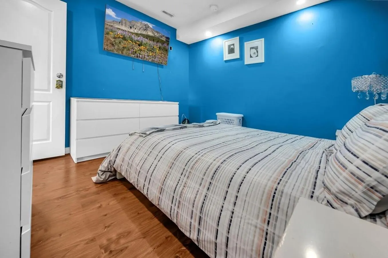 52-3 Bed Suite On Lake Central Ac By Airport Calgary 0*,