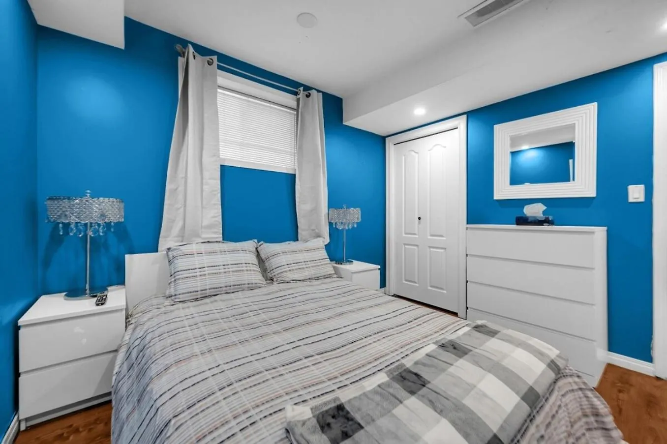 아파트 52-3 Bed Suite On Lake Central Ac By Airport YYC 캐나다