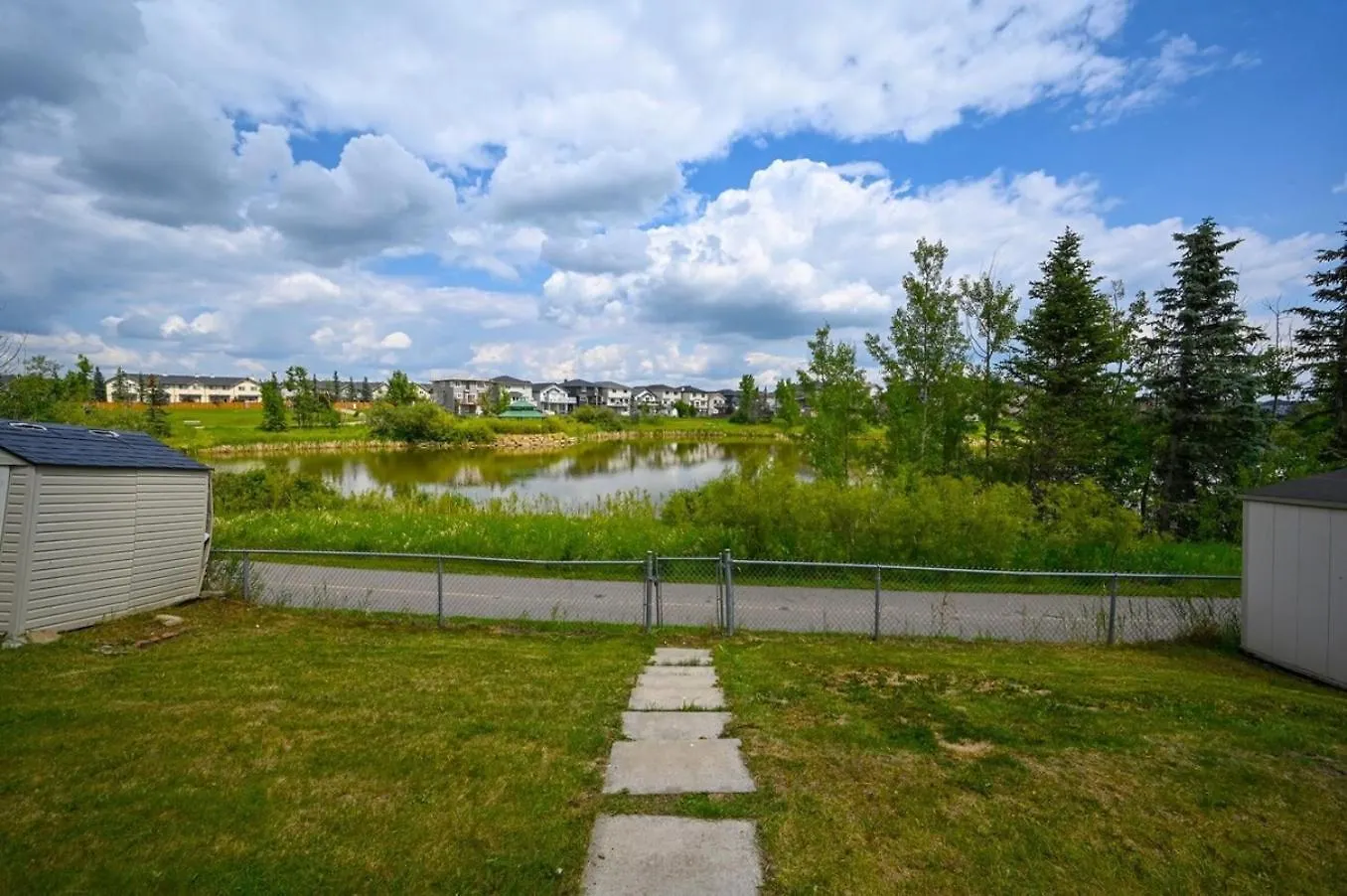 Apartment 52-3 Bed Suite On Lake Central Ac By Airport Calgary