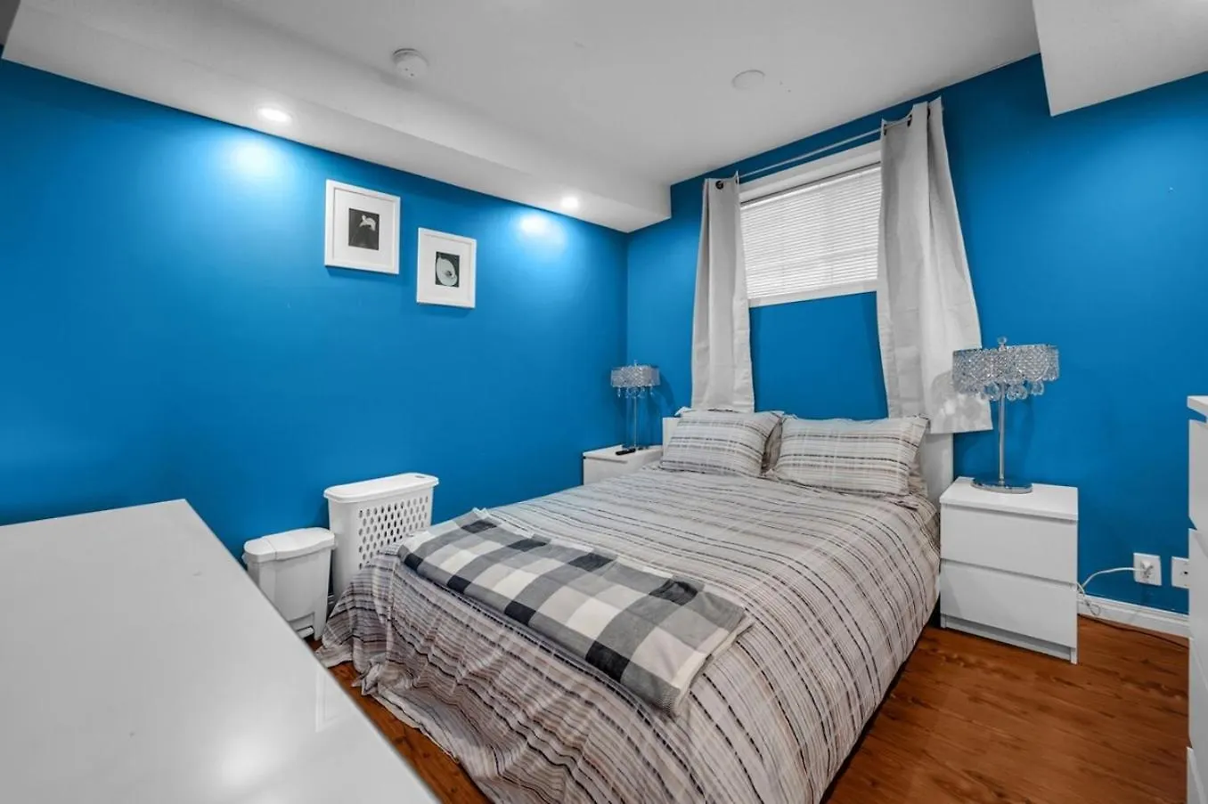 52-3 Bed Suite On Lake Central Ac By Airport YYC 아파트
