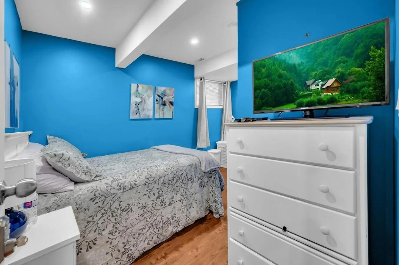 52-3 Bed Suite On Lake Central Ac By Airport YYC 0*,  캐나다