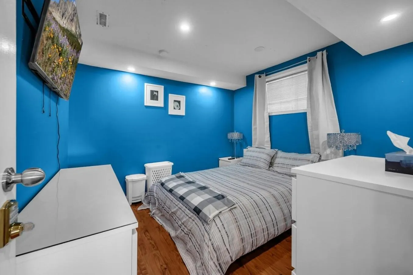 Apartment 52-3 Bed Suite On Lake Central Ac By Airport Calgary