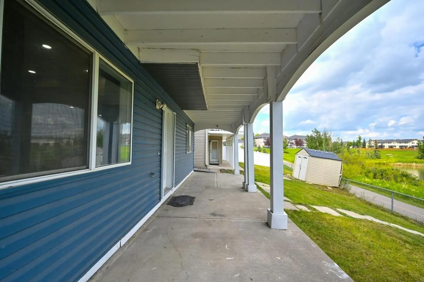 Apartment 52-3 Bed Suite On Lake Central Ac By Airport Calgary Canada
